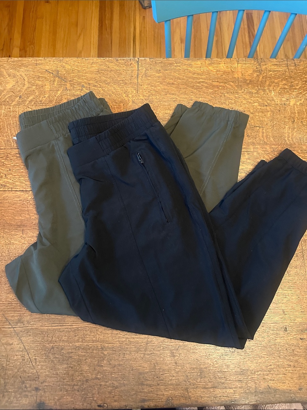 Women’s Old Navy M Joggers - lot of Black and Olive